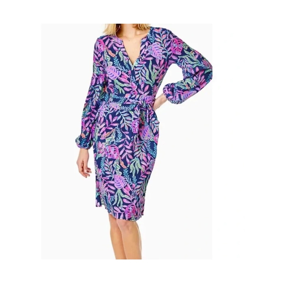 LILLY PULITZER KIERNA DRESS in 
OYSTER BAY NAVY
YOUVE BEEN SPOTTED SIZE MEDIUM
